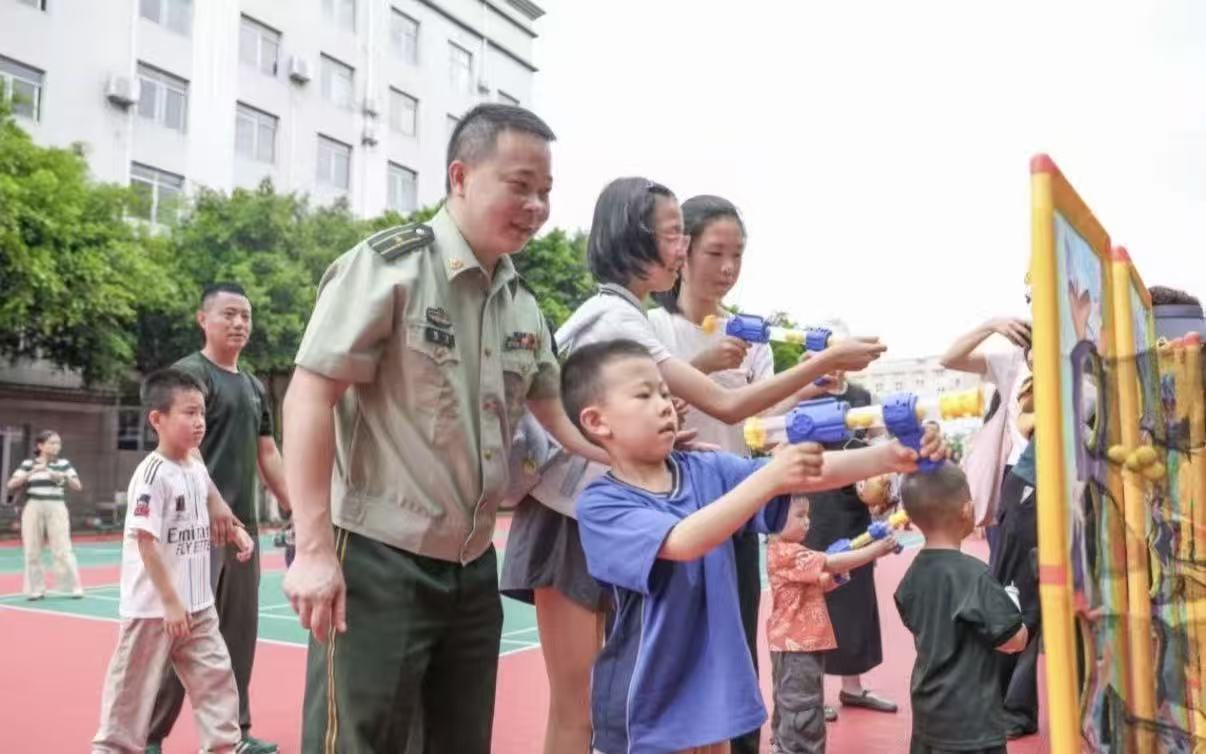 谈心走访进家门 武警重庆总队执勤第一支队“四常”活动温暖官兵家庭