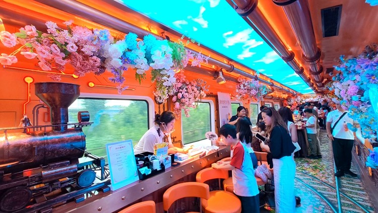 上车即入戏！全国首列沉浸式文旅专列“津旅时光号”驶入河北