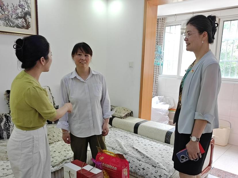 奋进“十五五” 保险暖民心——国任保险走进南京江北新区江浦街道同心社区开展“7·8全国保险公众宣传日”慰问帮扶活动