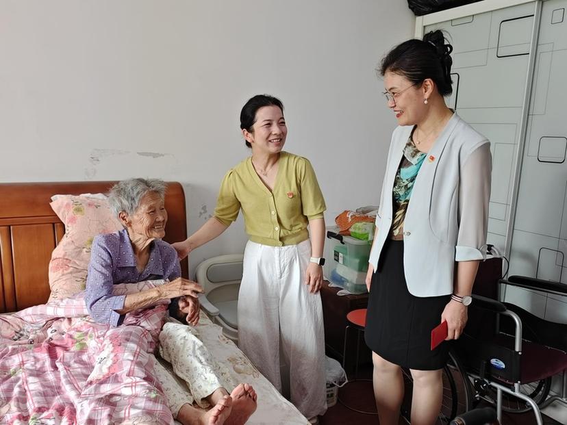 奋进“十五五” 保险暖民心——国任保险走进南京江北新区江浦街道同心社区开展“7·8全国保险公众宣传日”慰问帮扶活动