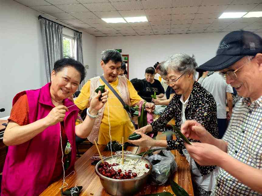 老年友好 家门口见|“居民议事会”议出大民生 重庆沙坪坝团结坝社区探索代际融合养老新路径