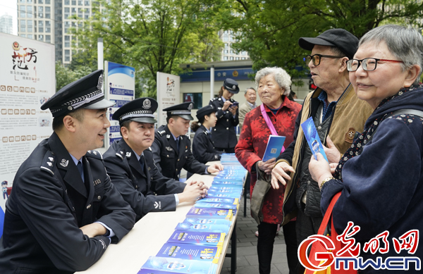 警民合力同行 渝中外卖小哥化身反诈宣传志愿者