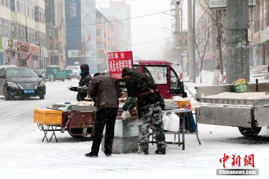 中国边城黑河四月迎暴雪