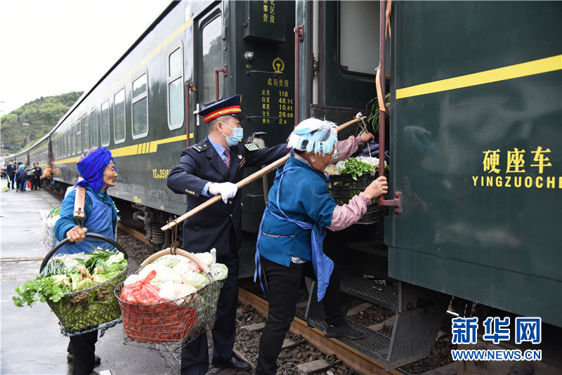 “慢火车”成村民致富路