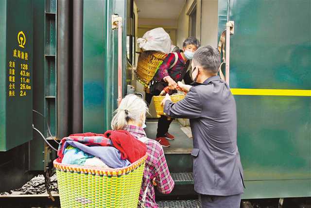 “慢火车”，驶出幸福新生活