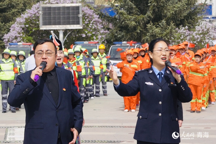 我在西宁歌颂党 再唱山歌给党听