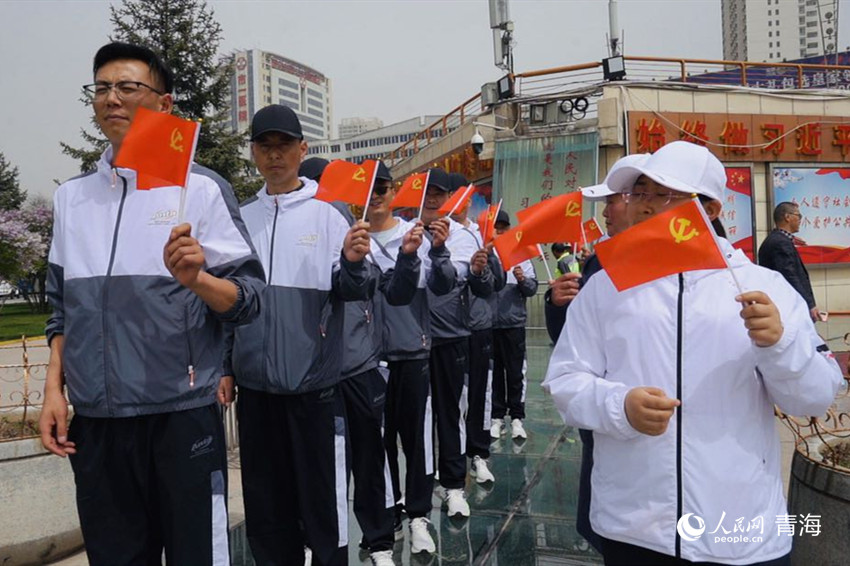 我在西宁歌颂党 再唱山歌给党听