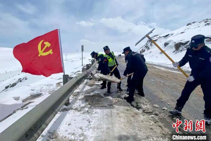 【重走天路看变迁】在长不出树的地方，成为“一棵树”