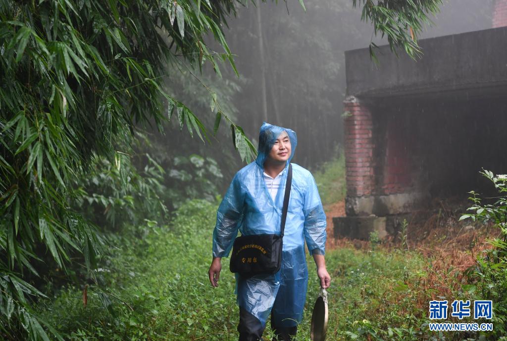 重庆多个区县降下暴雨