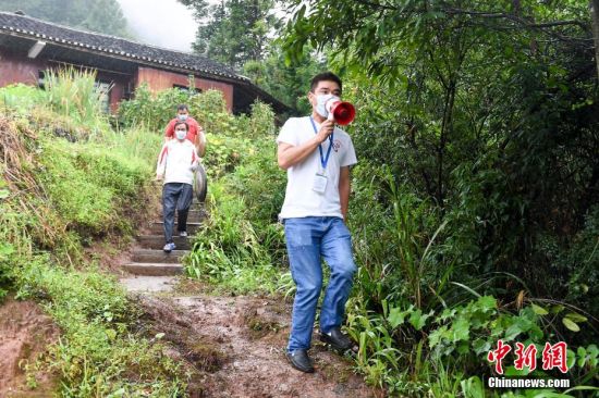 湖南张家界乡村宣传防疫 广播锣鼓齐上阵