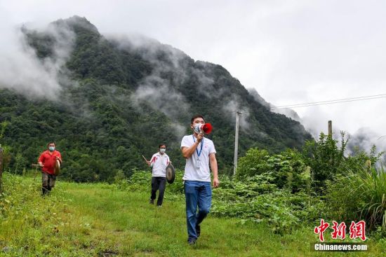 湖南张家界乡村宣传防疫 广播锣鼓齐上阵