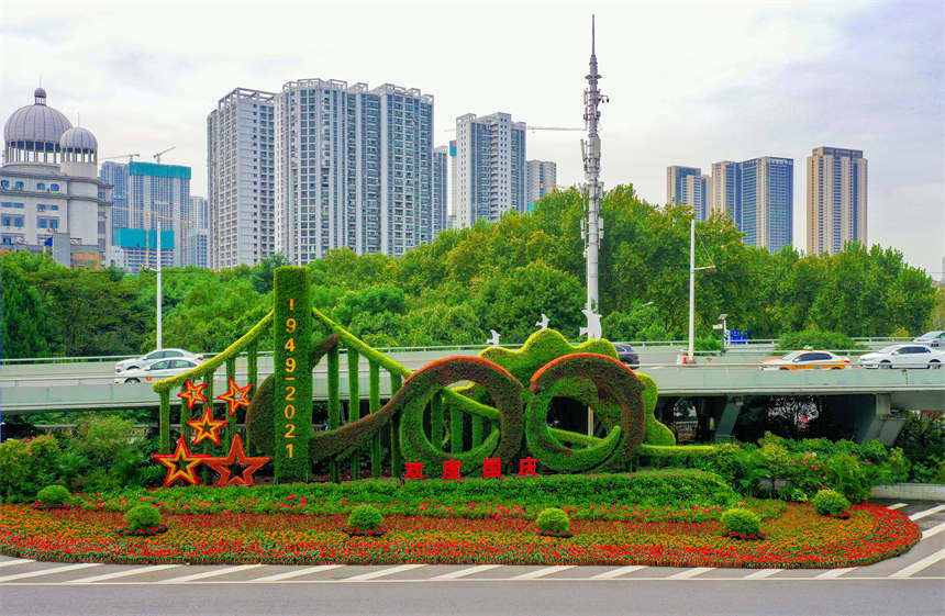 湖北武汉：繁花满城盛开 盛妆喜迎国庆