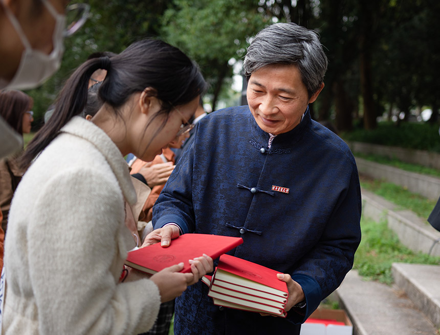 41名新生因疫情延期报到 高校举行专场开学典礼