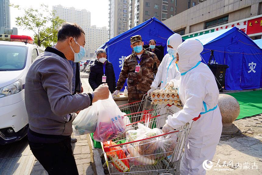 内蒙古呼和浩特：疫情无情人有情 总有一道光让我们充满力量