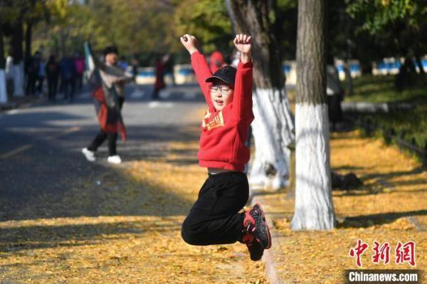 山东青岛：八大关霜叶缤纷景如画