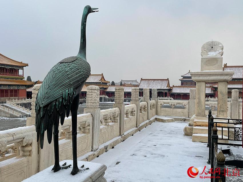 组图：北京迎2022年初雪 故宫覆盖白雪更显魅力