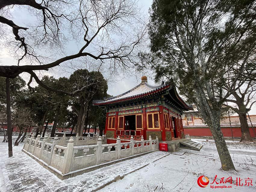 组图：北京迎2022年初雪 故宫覆盖白雪更显魅力