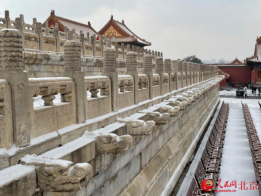 组图：北京迎2022年初雪 故宫覆盖白雪更显魅力