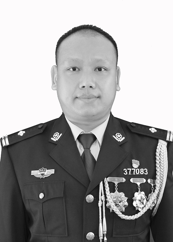 缉毒英雄蔡晓东葬在了他最熟悉的边境线上