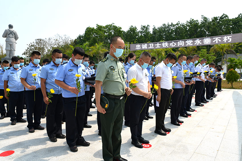 缉毒英雄蔡晓东葬在了他最熟悉的边境线上