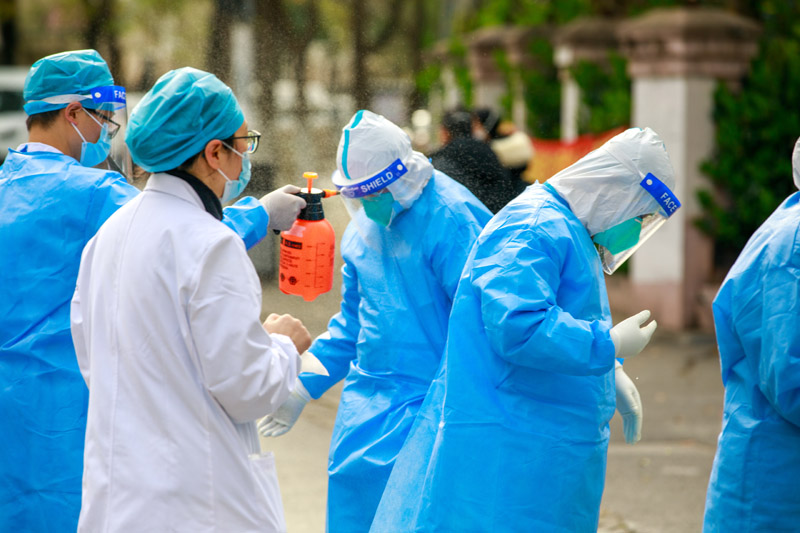 花儿依旧笑春风，一组图看申城战“疫”日常