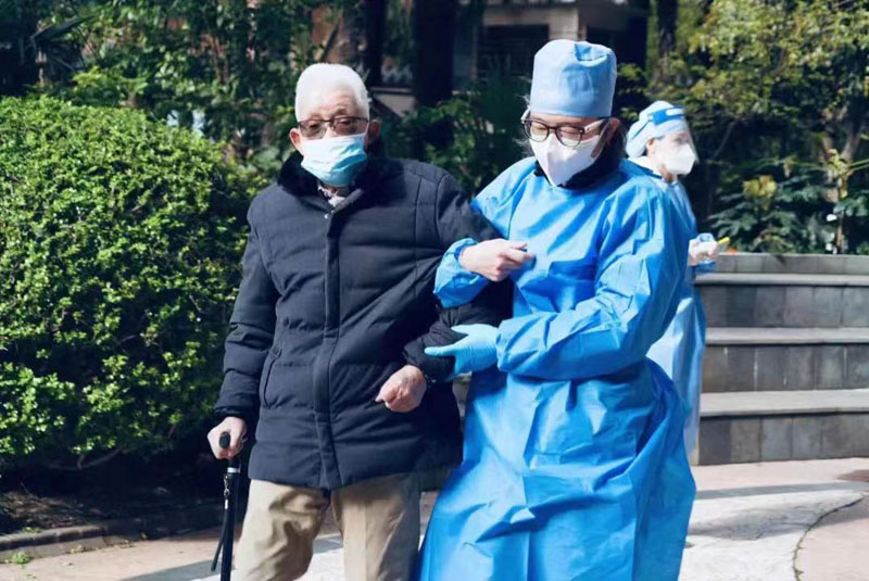 花儿依旧笑春风，一组图看申城战“疫”日常