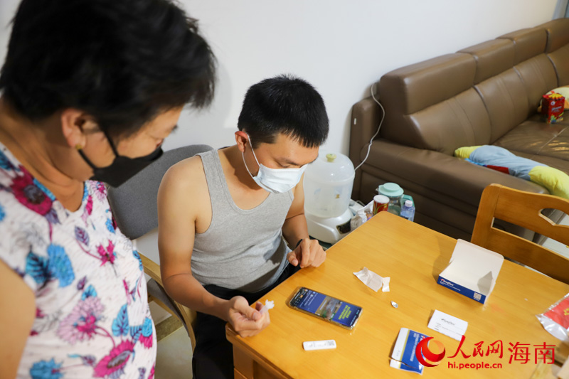 直击三亚抗原检测现场：操作简单易上手 市民完成效率高