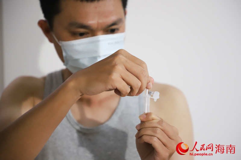 直击三亚抗原检测现场：操作简单易上手 市民完成效率高