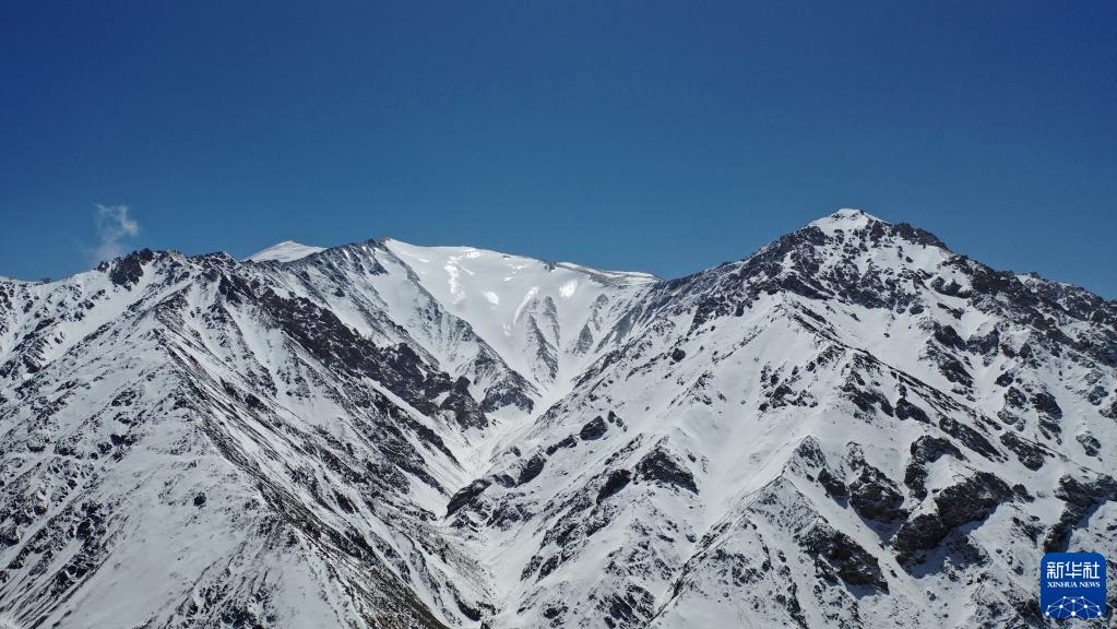 甘肃肃北：春日雪山秘境