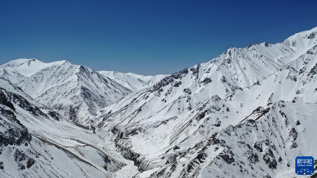 甘肃肃北：春日雪山秘境