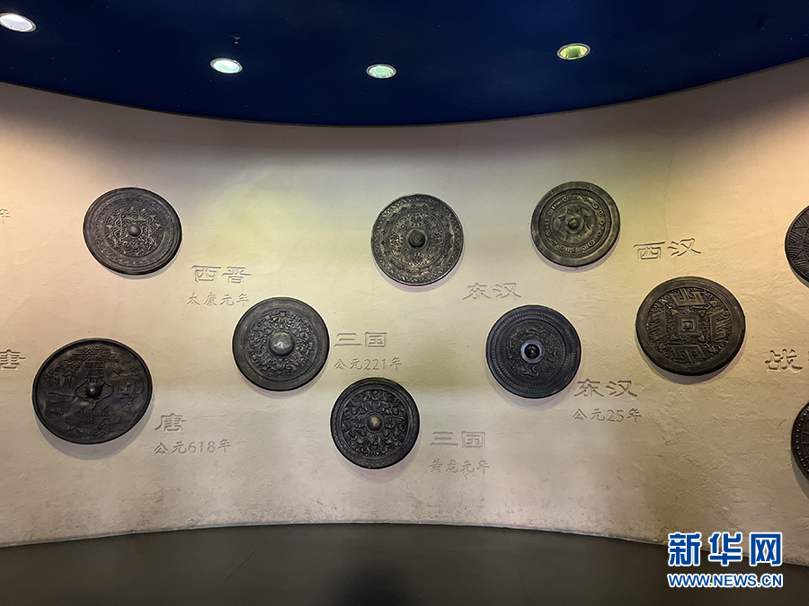古法匠心 “复活”古铜镜