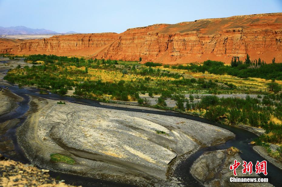 新疆托克逊县天山红河谷风光壮美