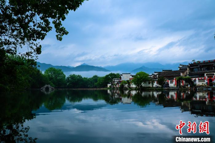 雨后徽派古村美若水墨画卷