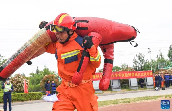 青岛消防：尖兵比武 体能对抗