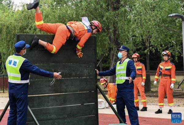 青岛消防：尖兵比武 体能对抗