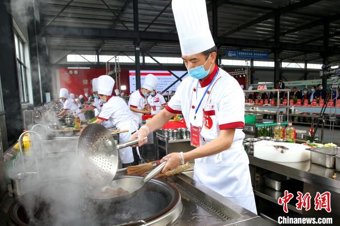 湖北襄阳举办学生营养带量食谱配餐大赛