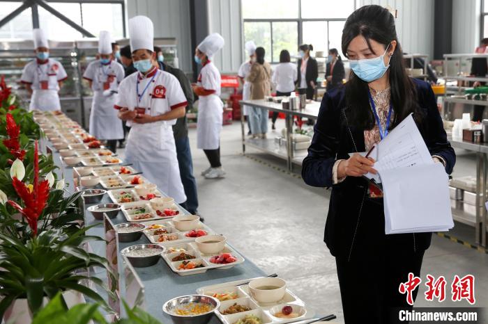 湖北襄阳举办学生营养带量食谱配餐大赛