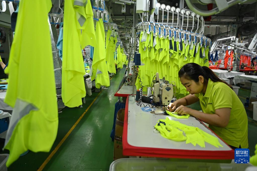 福建晋江鞋服制造业“动能”拉满