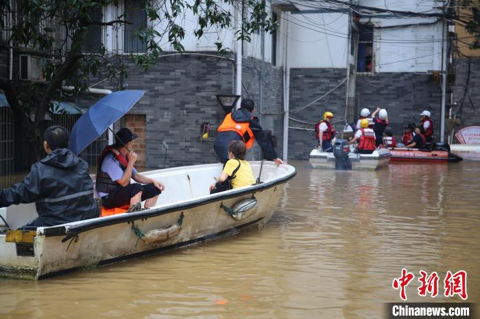 广西柳州遭遇今年以来最大洪水 沿江地段尽数被淹