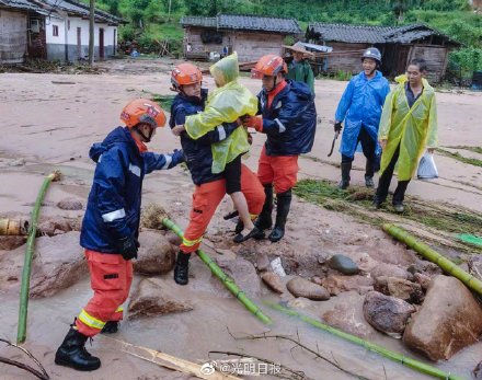 福建龙岩300余名群众安全疏散