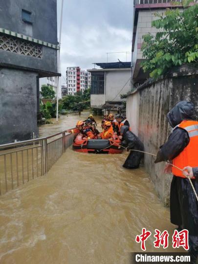 广东气象部门多措应对“龙舟水” 守护珠江“生命线”