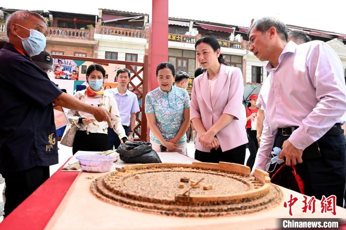 福建漳州举办“福”文化圩日