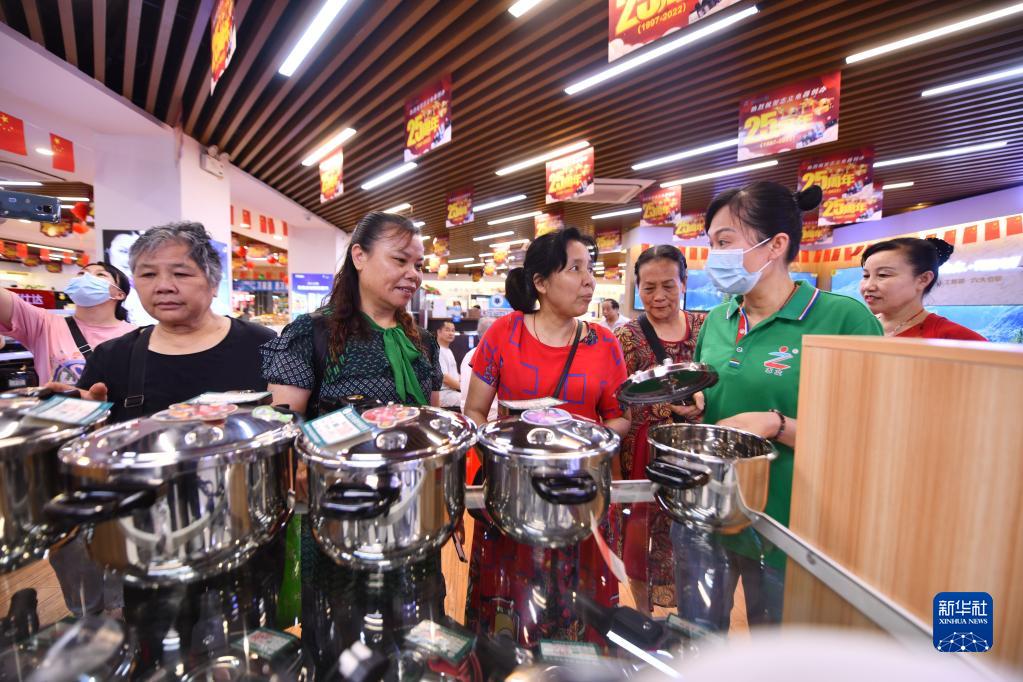 广西融水与广东廉江进一步深化协作与交流