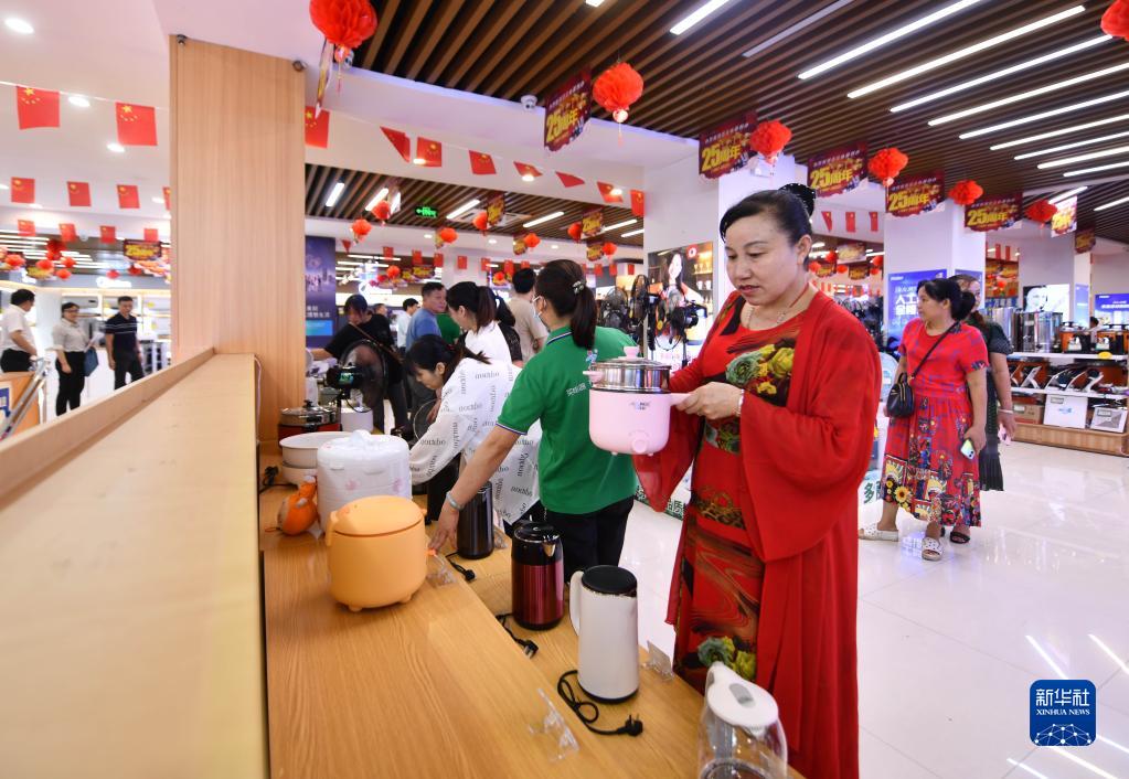 广西融水与广东廉江进一步深化协作与交流