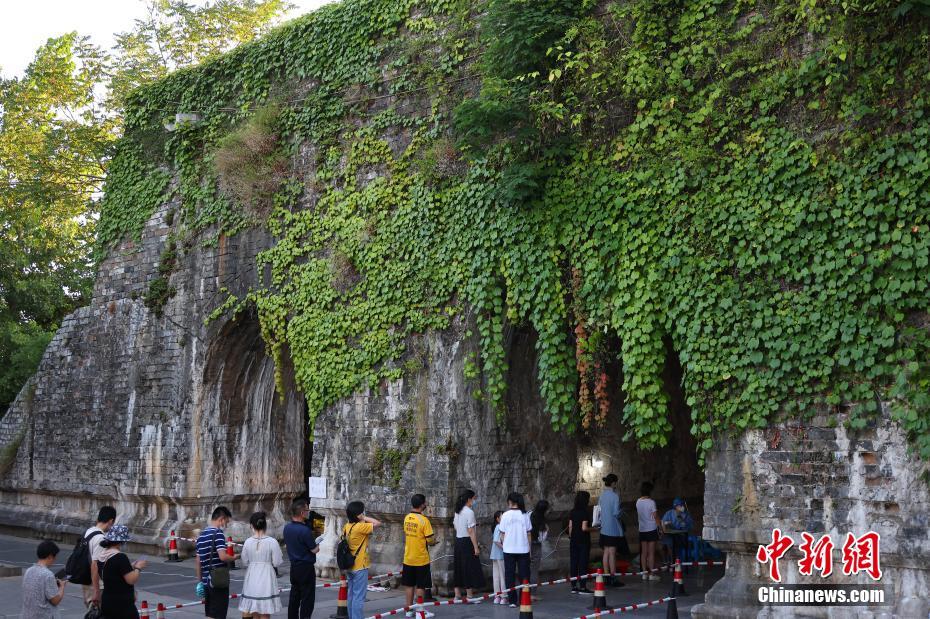 南京加快核酸检测 全力减少疫情影响