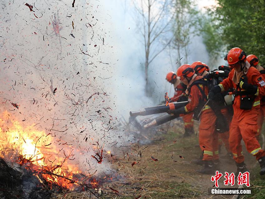 吉林森林消防开展森林灭火综合演练