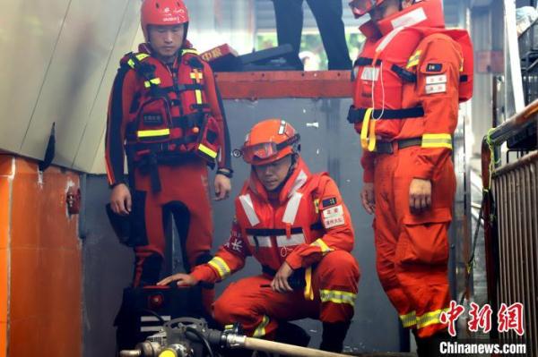 短时强降雨致内涝 厦门森林消防紧急排涝抢险