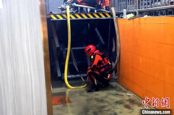 短时强降雨致内涝 厦门森林消防紧急排涝抢险