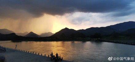 福建宁德上空现雨幡景象