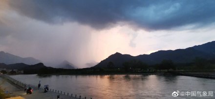 福建宁德上空现雨幡景象